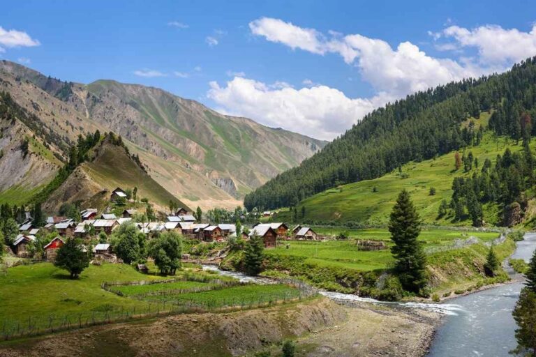 गुरेज़ वैली: हिमालय की छांव में छिपा कश्मीर का रहस्यमय रत्न