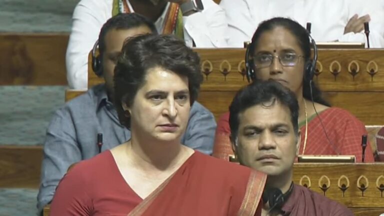 संसद में प्रियंका गांधी का तीखा वार: “सरकार जवाब नहीं दे रही, सिर्फ श्रेय लेना चाहती है”