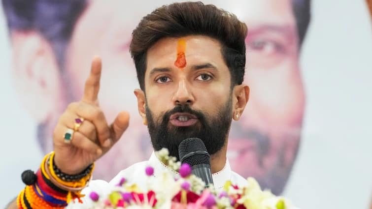 चिराग का हमला: नीतीश की सरकार को समर्थन देना शर्मनाक