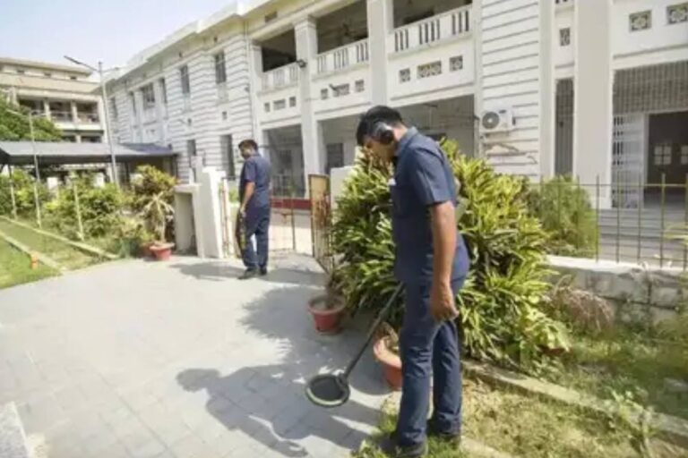 Bengaluru Bomb Scare: बेंगलुरु के 15 निजी स्कूलों को मिली बम धमकी, पुलिस और बम स्क्वॉड अलर्ट पर