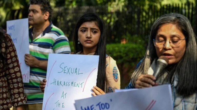 मीडिया और सोशल मीडिया में महिलाओं की छवि: सशक्तिकरण या सीमाओं में कैद?