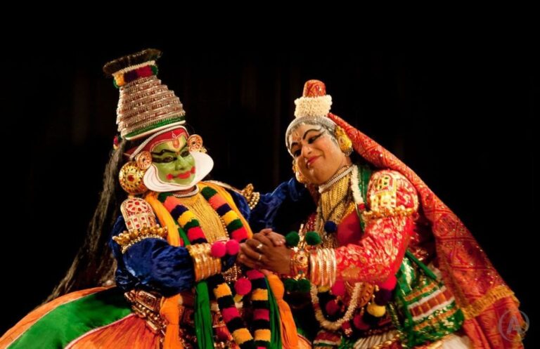 केरल की संस्कृति: लोककला, संगीत और परिधान में सजी यात्रा