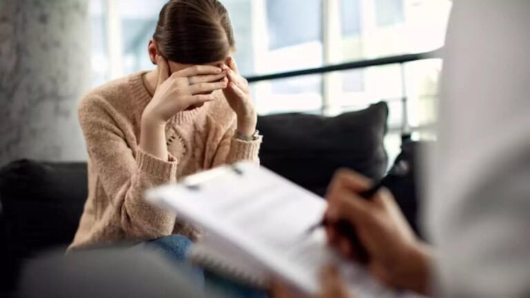 मेंटल हेल्थ अब टैबू नहीं, ट्रेंड है: शहरों में बढ़ी काउंसलिंग, थेरेपी और माइंडफुलनेस की मांग