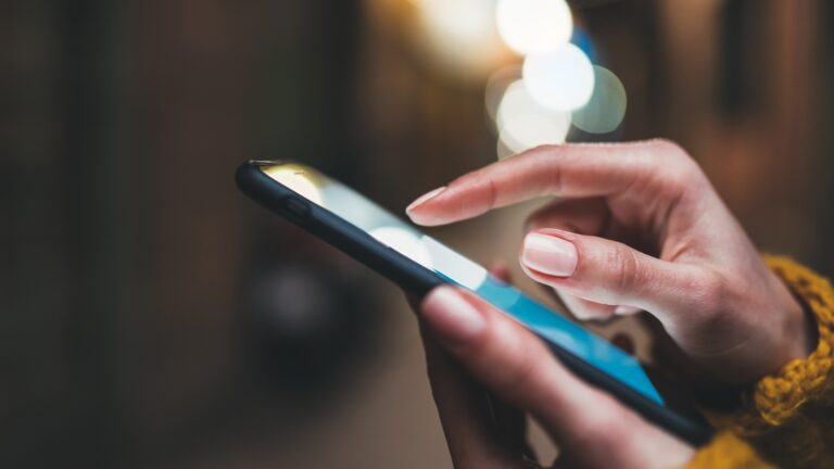 “Mutual Consent, Digital Intimacy और नैतिकता: जब स्क्रीन पर भरोसे की परीक्षा होती है”
