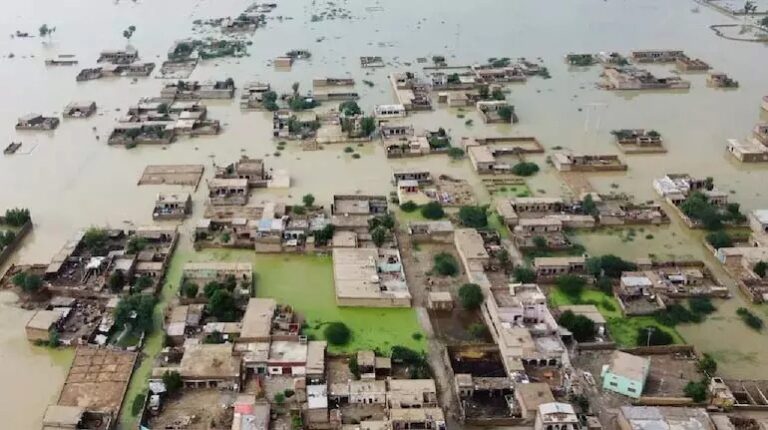 पाकिस्तान के पंजाब में बाढ़ से 20 लाख लोग बेघर, चौतरफा तबाही