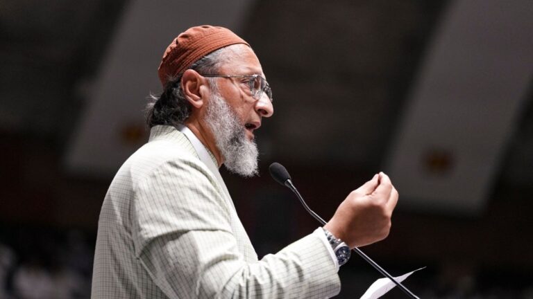 महाराष्ट्र में मीट बैन पर सियासी तूफान: ओवैसी, आदित्य ठाकरे के बाद अब अजित पवार ने भी जताई नाराज़गी
