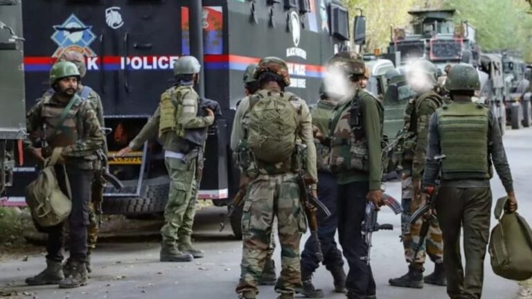 कुलगाम में साल का सबसे बड़ा एनकाउंटर, 3 आतंकी ढेर, ऑपरेशन जारी