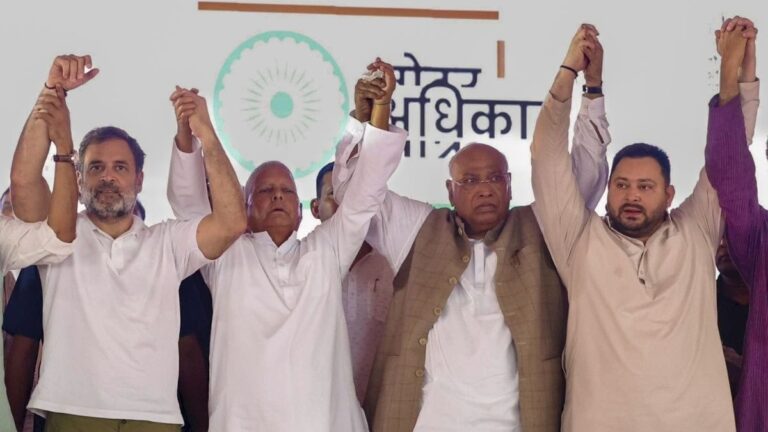 राहुल गांधी की वोट अधिकार यात्रा: बिहार की जंग से उठता राष्ट्रीय भूचाल