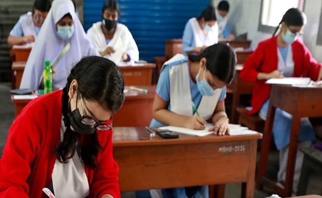 CBSE फिर लाएगा ओपन बुक एग्जाम: किताब खोलकर देंगे छात्र परीक्षा, जानिए क्या है इसकी खासियत