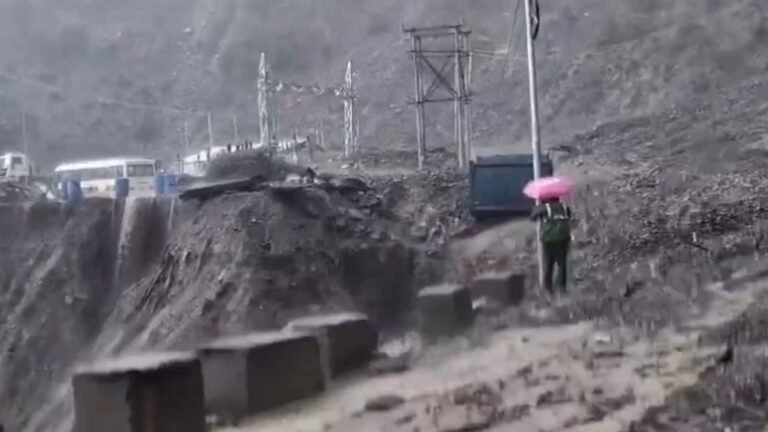 जम्मू-कश्मीर के रामबन में फटा बादल, कई घरों को नुकसान; 11 की मौत
