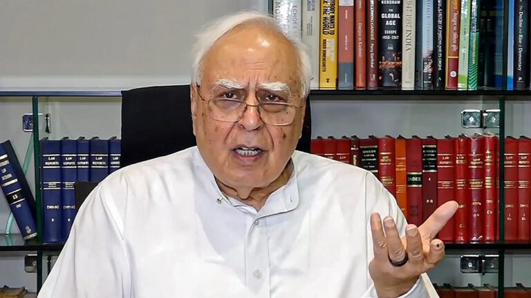 “लापता लेडीज़” के बारे में सुना है, लेकिन “लापता उपराष्ट्रपति” के बारे में नहीं: कपिल सिब्बल