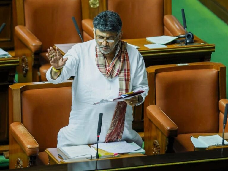 कर्नाटक विधानसभा : डीके शिवकुमार ने गाया ‘नमस्ते सदा वत्सले मातृभूमे’; बीजेपी विधायक खुश
