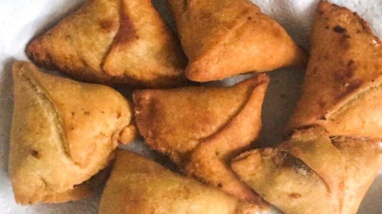 भारत का स्नैक युद्ध: समोसा – नया खतरा या राष्ट्रीय गर्व?