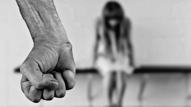 राष्ट्रीय शर्म: दहेज हत्या और महिलाओं पर बढ़ते अत्याचार – सभ्यता की कब्रगाह बनता समाज