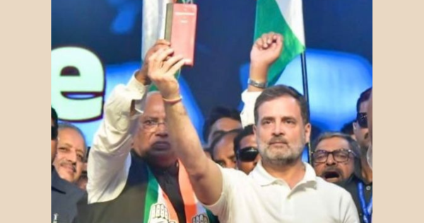 बेंगलुरु में ‘वोट अधिकार रैली’ में राहुल और खड़गे ने चुनाव आयोग पर साधा निशाना, वोट चोरी का आरोप!