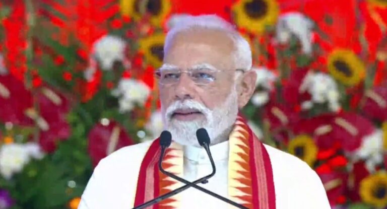 आत्मनिर्भर भारत और छोटे व्यवसायियों की ढाल: प्रधानमंत्री मोदी का अहमदाबाद संदेश
