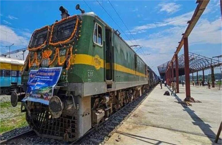 कश्मीर घाटी में पहली मालगाड़ी — विकास और कनेक्टिविटी का नया दौर