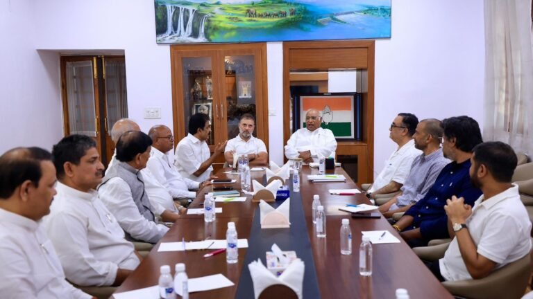 बिहार में सत्ता पलट का शंखनाद: कांग्रेस की दिल्ली में अहम बैठक