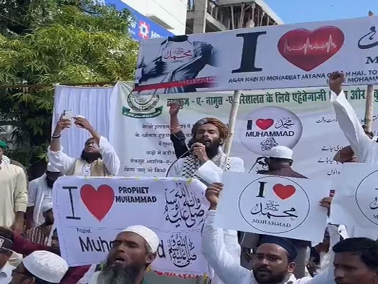 ‘I Love Mohammad’ : महाराष्ट्र में दमन की लाठियां, 30 लोग हिरासत में