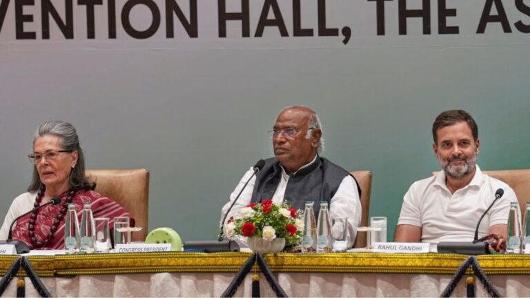 पटना में कांग्रेस की CWC बैठक: वोट चोरी पर राष्ट्रव्यापी हुंकार, खड़गे–सोनिया–राहुल की मौजूदगी से बढ़ेगा सियासी तापमान