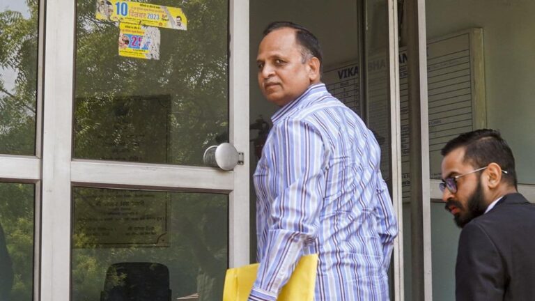 ईडी की बड़ी कार्रवाई: आप नेता सत्येंद्र जैन से जुड़ी कंपनियों की ₹7.44 करोड़ की संपत्तियां जब्त