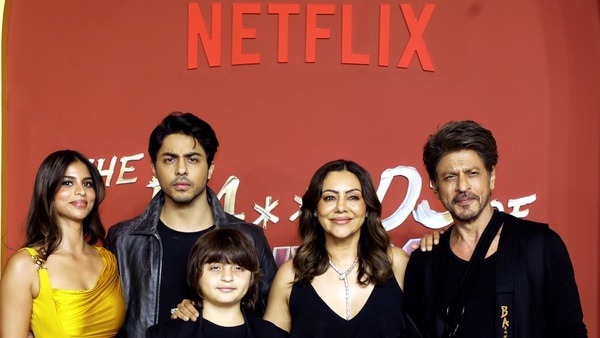 आर्यन खान की वेब सीरीज़ ‘द बैड्स ऑफ बॉलीवुड’ की स्क्रीनिंग पर बॉलीवुड सितारों की मौजूदगी