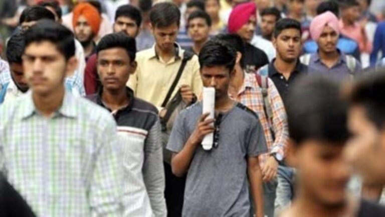 युवा: देश का भविष्य, लेकिन बेरोज़गारी दरें क्या कहती हैं?