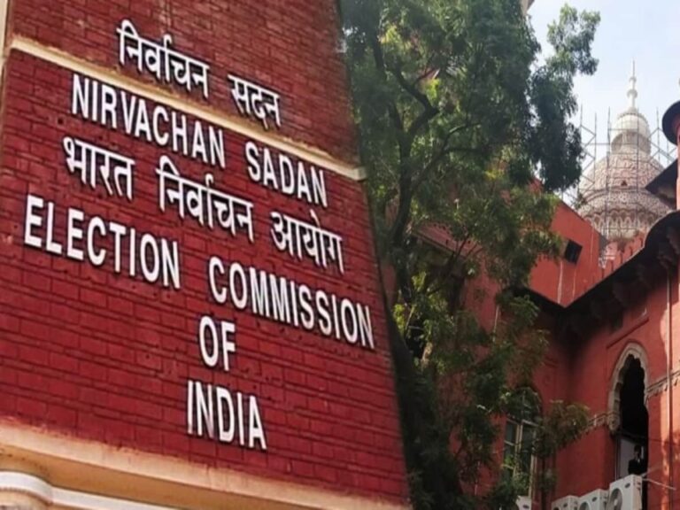 वोट चोरी का आरोप चुनाव आयोग पर और बौखलाहट बीजेपी में — ये रिश्ता क्या कहलाता है?