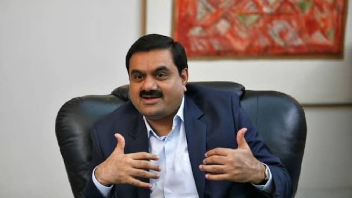 कांग्रेस का हमला: अब हिंदुस्तान में अडानी का नाम लेना भी अपराध?