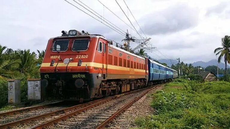 नई ट्रेन टिकट नियम: 1 अक्टूबर से जनरल टिकट बुकिंग में आएगा आधार ऑथेंटिकेशन का अनिवार्य नियम