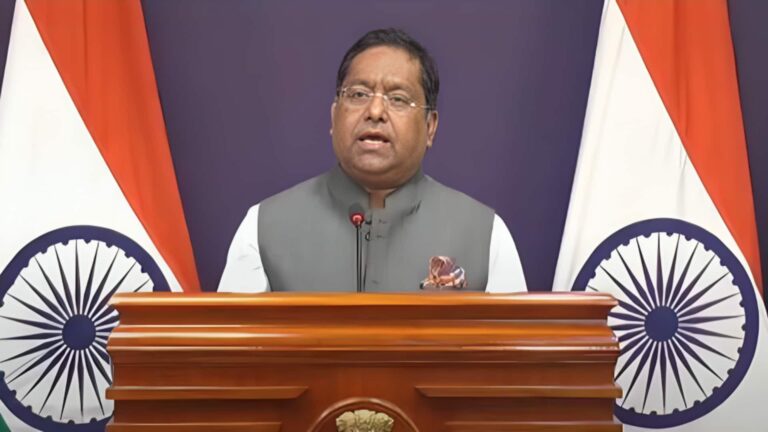 भारत ने अमेरिकी H-1B वीज़ा शुल्क वृद्धि पर जताई चिंता, विदेश मंत्रालय ने कहा – “परिवार और पेशेवरों पर पड़ेगा असर”