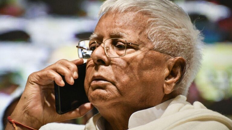 लालू यादव परिवार की मुश्किलें बढ़ीं—दिल्ली की अदालत में ‘लैंड फॉर जॉब’ घोटाले की रोजाना सुनवाई का आदेश