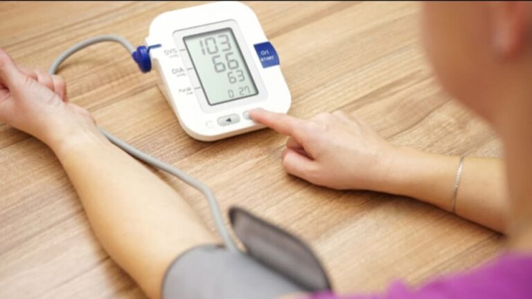 हाई ब्लड प्रेशर (High BP) और लो ब्लड प्रेशर (Low BP): खतरे, इलाज और जीवनशैली