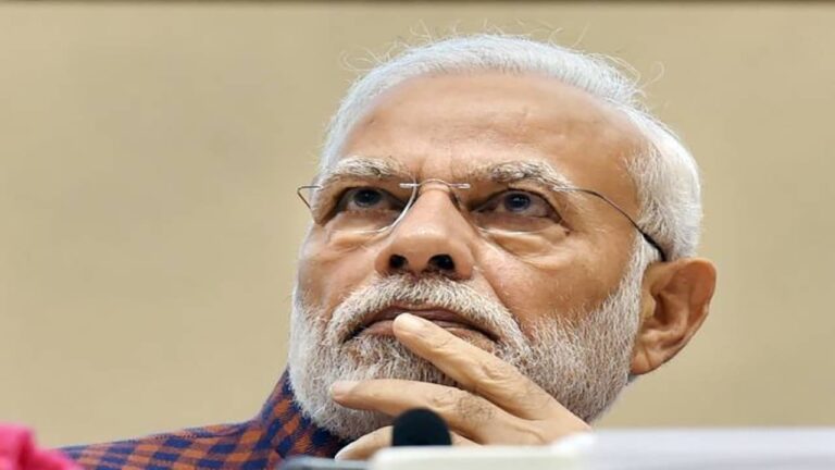 मोदी के ‘फ्री वैक्सीन’ का काला सच: जनता के टैक्स से चुकाना पड़ रहा है 64 हज़ार करोड़ का विदेशी कर्ज़