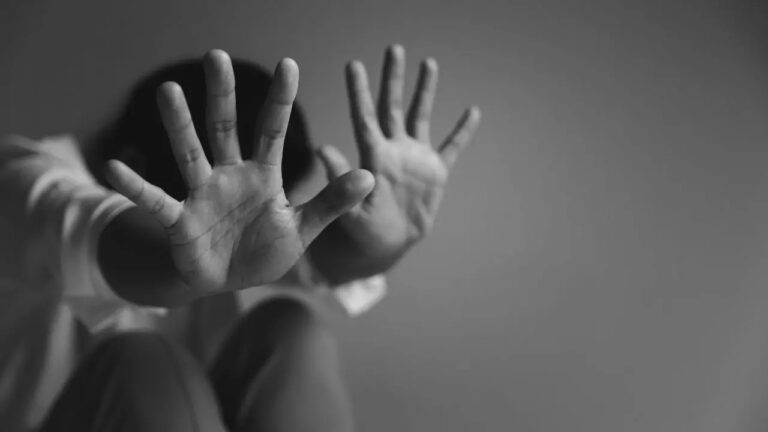 ब्रिटिश मूल की सिख महिला के साथ यूके में बलात्कार: व्यापक निंदा, समुदाय में आक्रोश