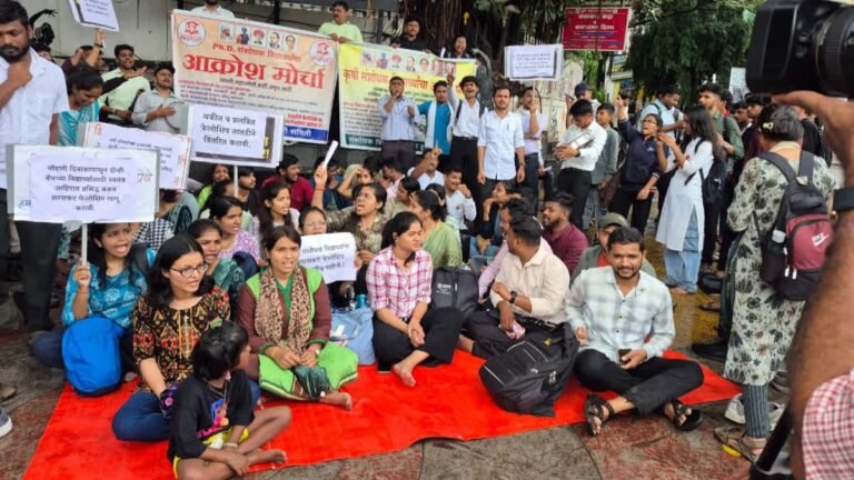 ज्ञान की भूख बनाम सत्ता की प्यास: आज़ाद मैदान में रिसर्च स्कॉलर्स का विद्रोह