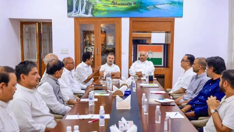 कांग्रेस की CEC बैठक में सीटों पर मंथन: 60 से ज्यादा सीटों पर चर्चा, दो दर्जन उम्मीदवार तय — राजद से कुछ सीटों पर अब भी खींचतान