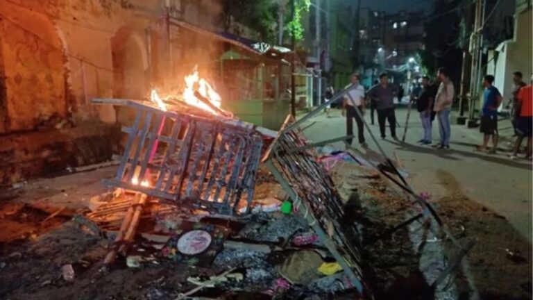 कटक में तनाव: VHP और पुलिस में झड़प, तोड़फोड़, 24 घंटे के लिए सोशल मीडिया पर पाबंदी