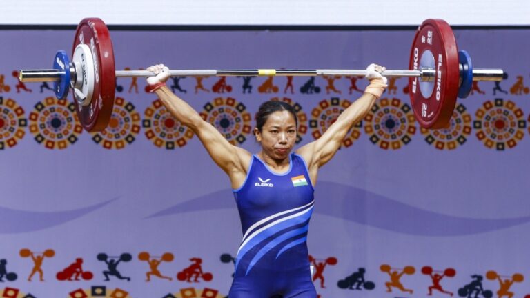 मीराबाई चानू ने रचा इतिहास: वर्ल्ड चैंपियनशिप में 199 किलो उठाकर जीता सिल्वर