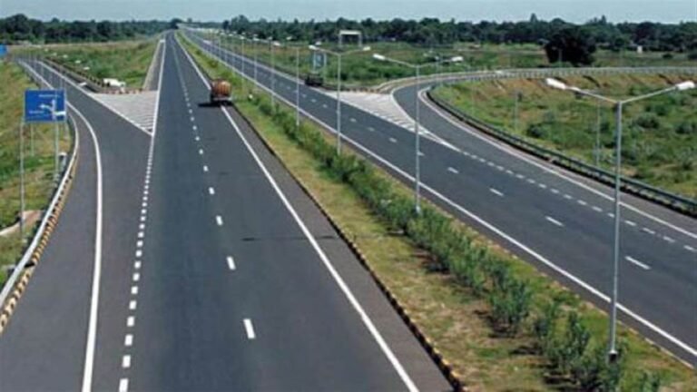 बिहार में ‘विकास’ पगला गया है: रेवड़ी मॉडल पर 40,000 करोड़ की बारिश, इंफ्रास्ट्रक्चर हाशिए पर