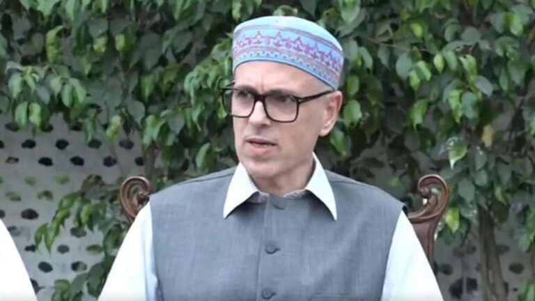 PDP जनता को सिर्फ़ बहकाती है, काम कुछ नहीं करती” — उमर अब्दुल्ला