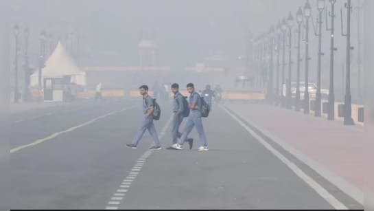 दिल्ली-NCR में जहरीली हवा: 5वीं तक के स्कूल हाइब्रिड मोड पर, बच्चों को मिला ऑनलाइन क्लास का विकल्प