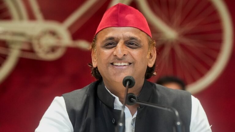 सत्ता के डर पर खुला वार : अखिलेश यादव की अपील, पत्रकार सच के लिए खड़े हों
