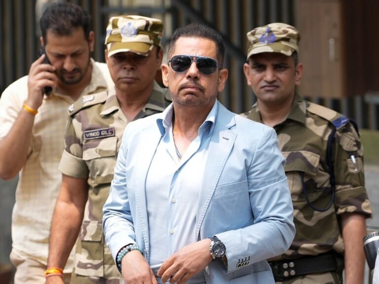 रॉबर्ट वाड्रा पर ईडी की चार्जशीट :  लंदन संपत्ति व मनी-लॉन्ड्रिंग के गंभीर आरोप