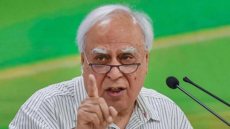 कपिल सिब्बल: डेटा छुपाओ, झूठ फैलाओ, वोट चुराओ — क्या यही है विकसित भारत का मॉडल?