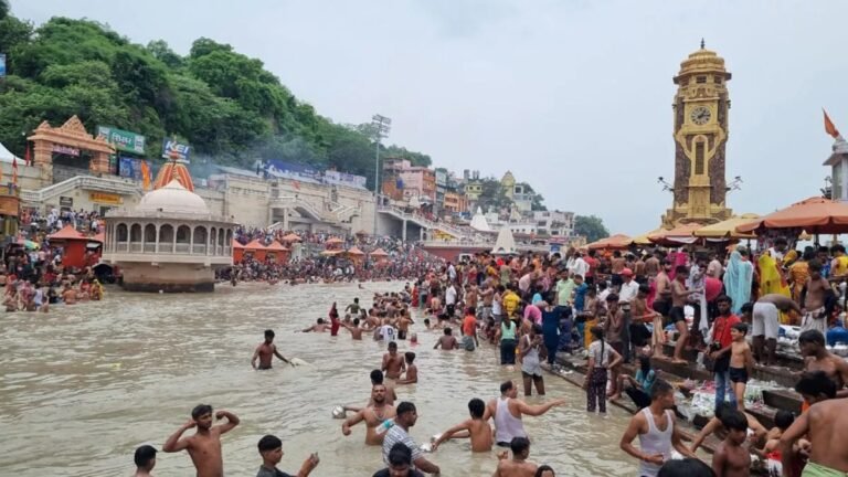 यूपी में कई जगह गंगा का पानी नहाने लायक नहीं—हजारों करोड़ खर्च के बावजूद “राम तेरी गंगा मैली”