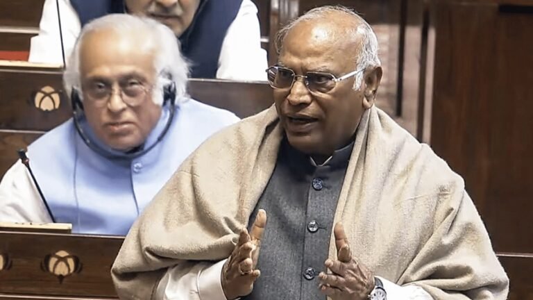 मनरेगा पर वार या नाम बदलने की राजनीति? खड़गे बोले—यह ग़रीबों का हक़ छीनने की BJP-RSS साज़िश