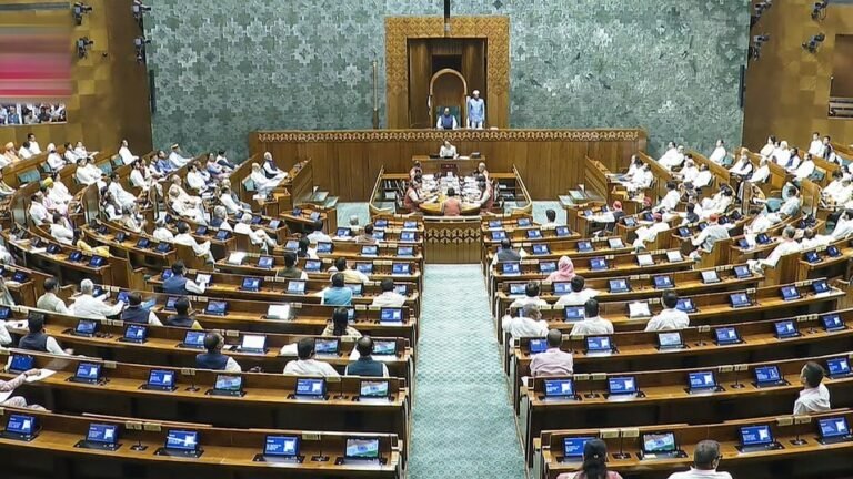 SIR पर लोकसभा में हंगामा, विपक्ष के हमले से सदन थमा—कार्यवाही कल तक स्थगित