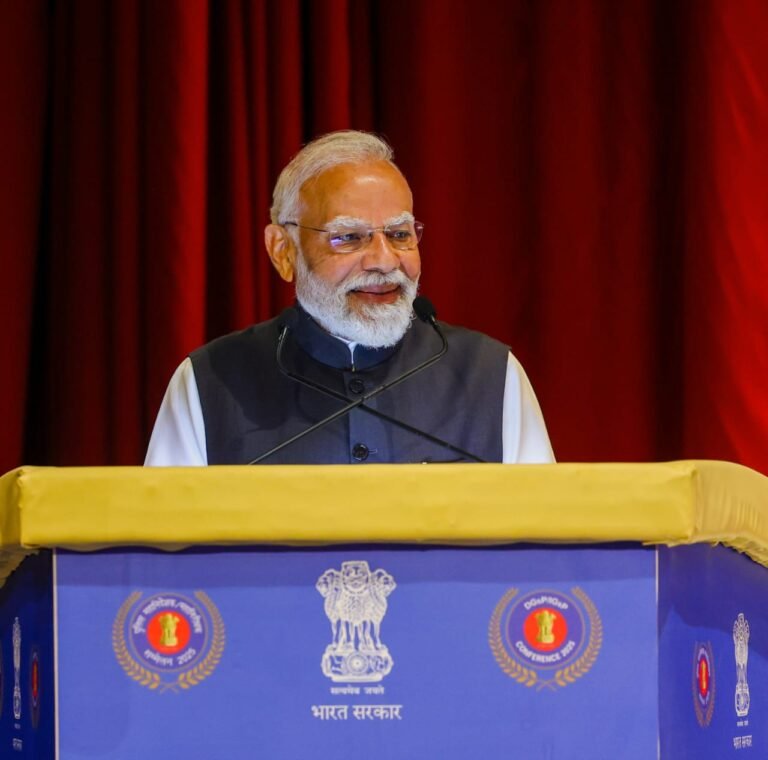अंधेर नगरी चौपट राजा: सरकार नाम बदलने में व्यस्त, जनता महंगाई–बेरोज़गारी में त्रस्त