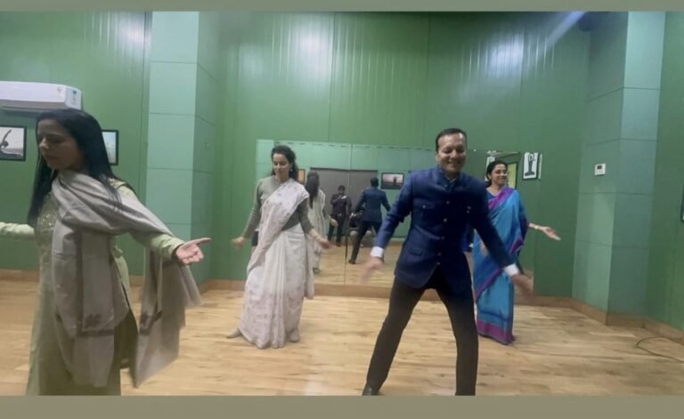 यही है राजनीति का असली खेल—जनता को लड़ाओ, खुद मिलकर नाचो